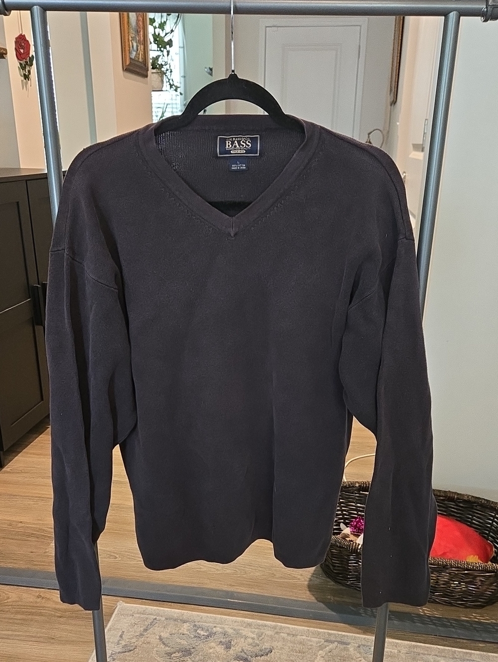 G.H. Bass & Co. Men's Black V-Neck Sweater